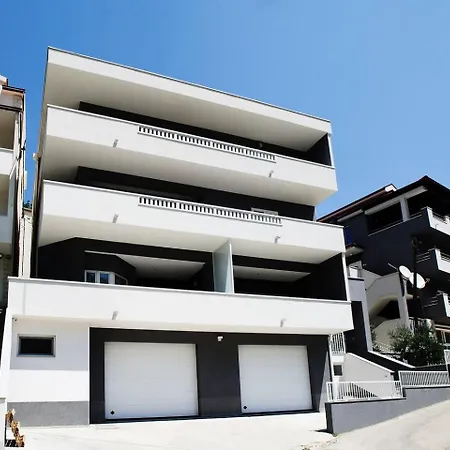 Luxury Lara Shared Pool Apartamento Žrnovnica